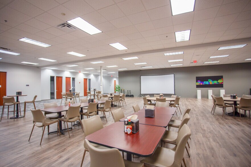 More Photos Of 2721 Discovery Dr, Orlando Research And Development For Lease