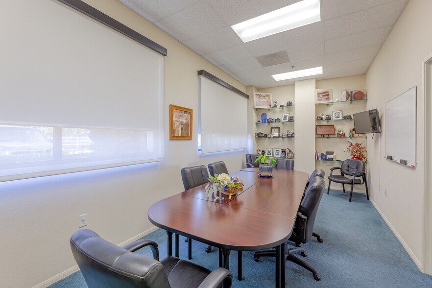 More Photos Of 9116 Sunland Blvd, Sun Valley Medical For Sale