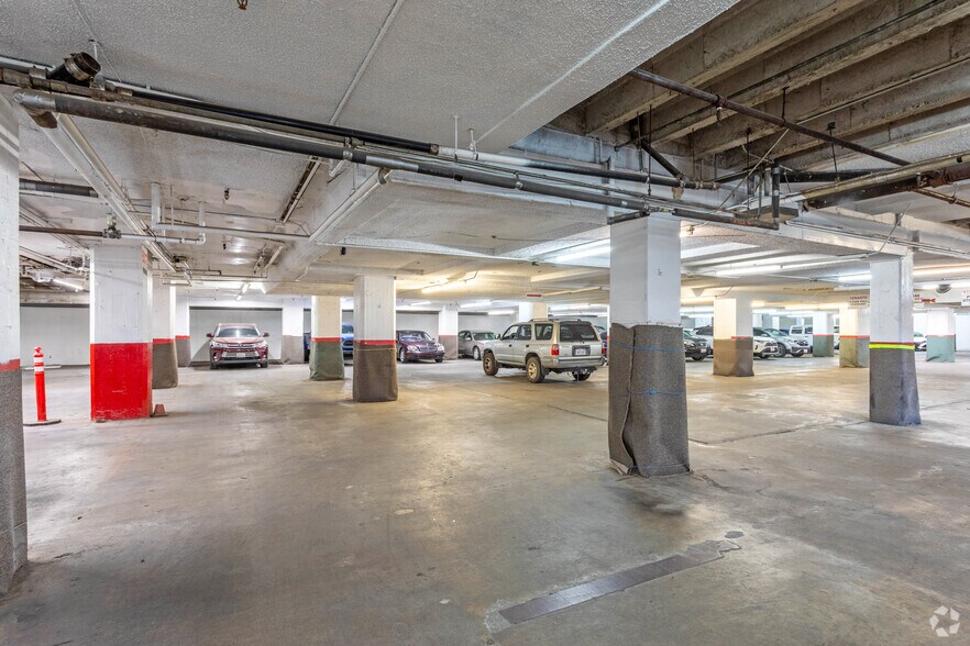 More Photos Of 2014 Tulare St, Fresno Office For Lease