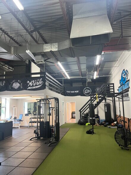 More Photos Of 620 Deer Rd, Cherry Hill Distribution For Lease
