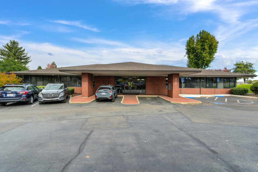 More Photos Of 8700 Auburn Folsom Rd, Granite Bay Office For Lease