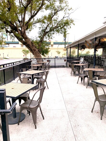 More Photos Of 100 W Livingston St, Orlando Restaurant For Lease