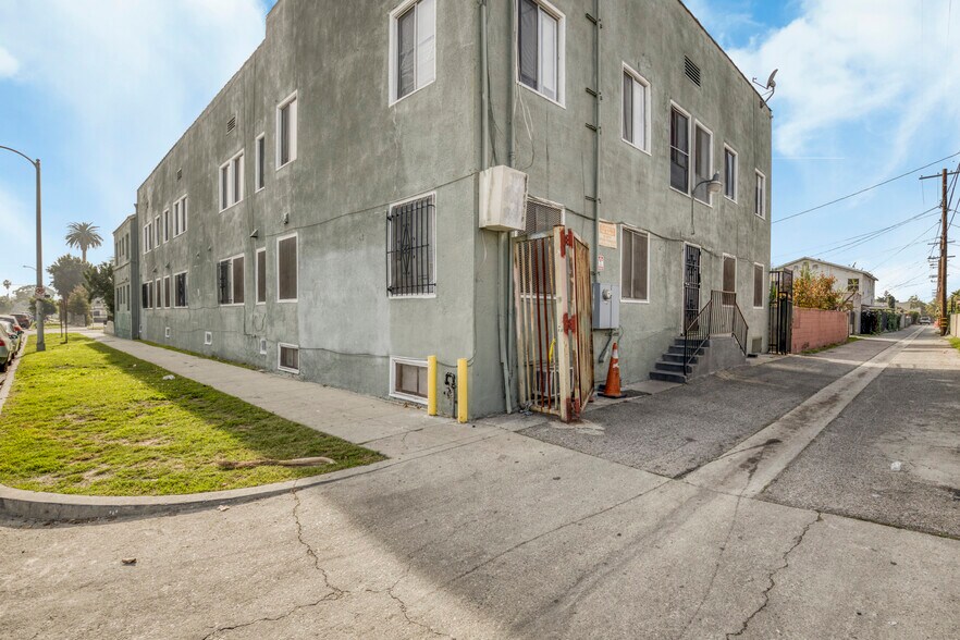 More Photos Of 1101 W 45th St, Los Angeles Apartments For Sale