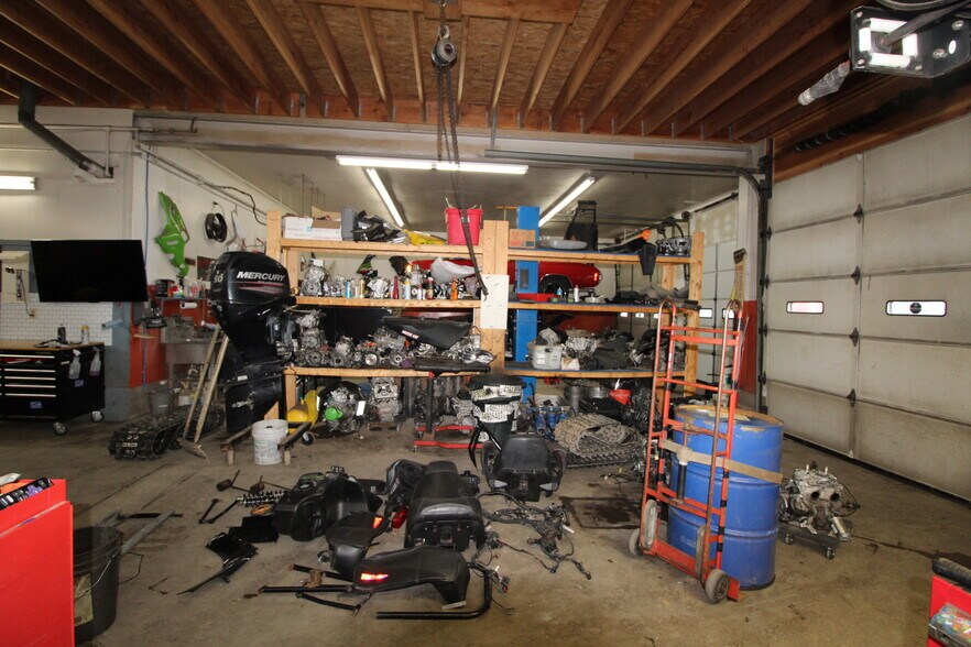 More Photos Of 585 S Main St, Central Square Auto Dealership For Sale