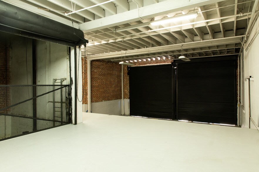 More Photos Of 615 E 61st St, Los Angeles Light Manufacturing For Sale