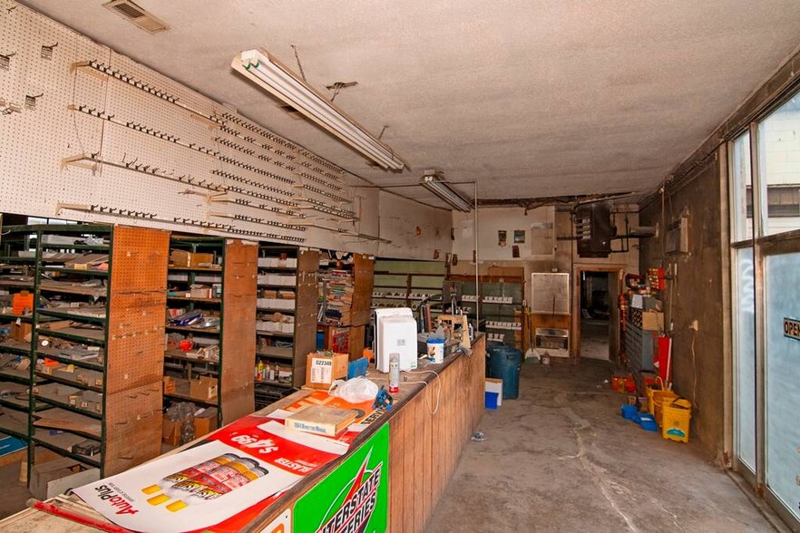More Photos Of 1002 Guyandotte Ave, Mullens Storefront For Sale