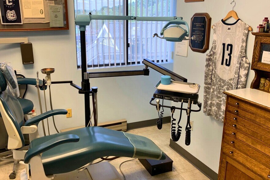 More Photos Of 1817 Black Rock Tpke, Fairfield Medical For Sale