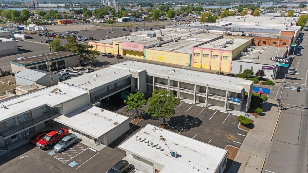 More Photos Of 720 W Lewis St, Pasco Hotel For Sale