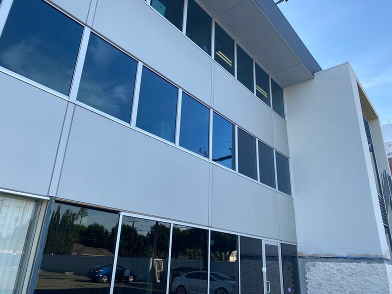 More Photos Of 1833 E 17th St, Santa Ana Office For Lease