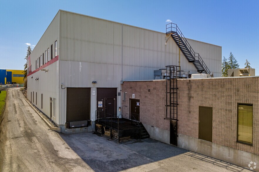 More Photos Of 2680 Queensview Dr, Ottawa Light Manufacturing For Lease