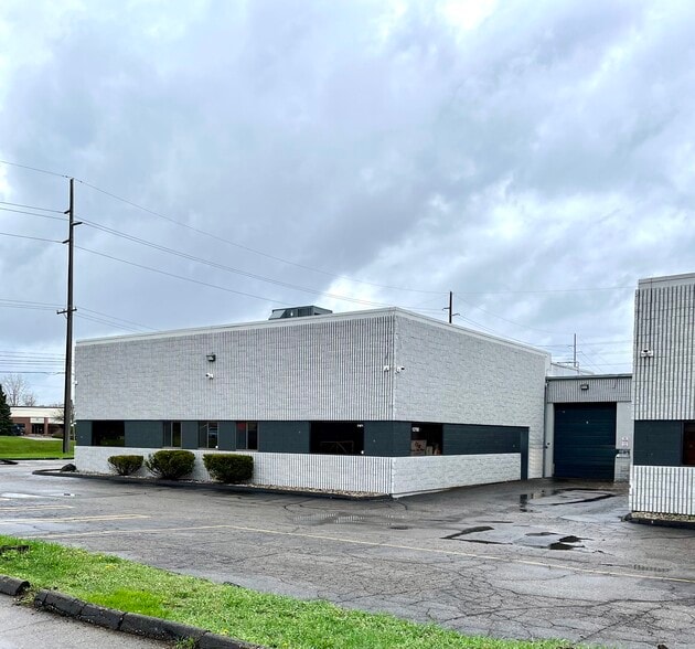 More Photos Of 12792 Currie Ct, Livonia Warehouse For Lease