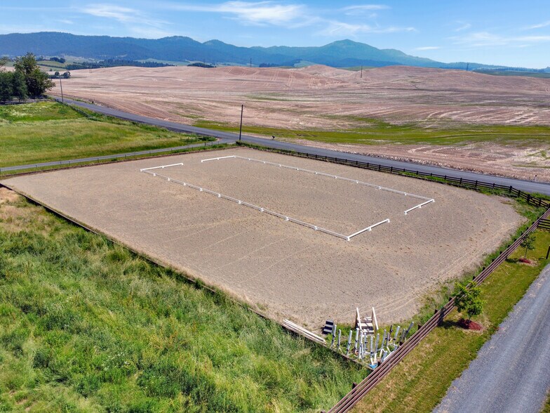 More Photos Of 2301 N Mountain View Rd, Moscow Horse Stables For Sale