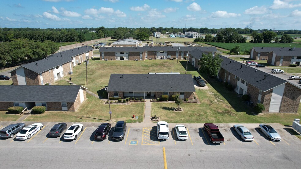 Primary Photo Of 1160 S Beauchamp Ave, Greenville Apartments For Sale