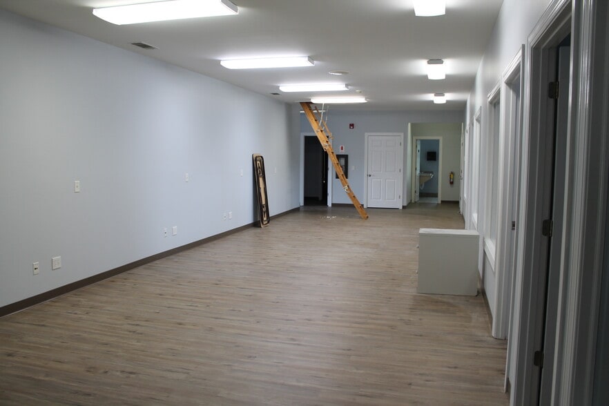 More Photos Of 37 W Fairmont Ave, Savannah Office For Lease