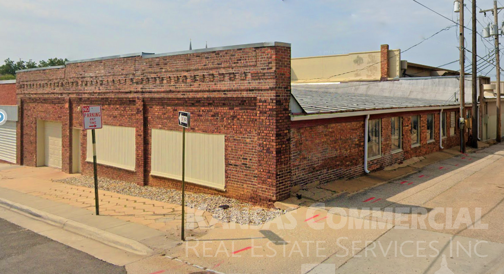 Primary Photo Of 112 SW 4th St, Topeka Showroom For Lease