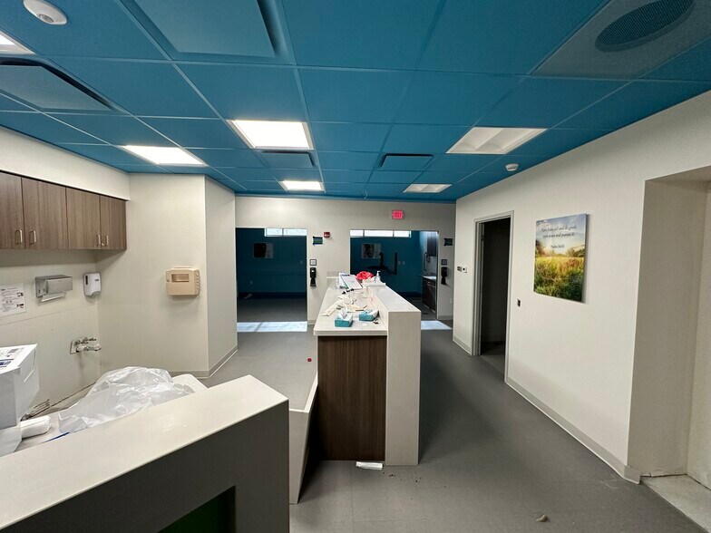 More Photos Of 520 Cunningham, Urbana Medical For Lease