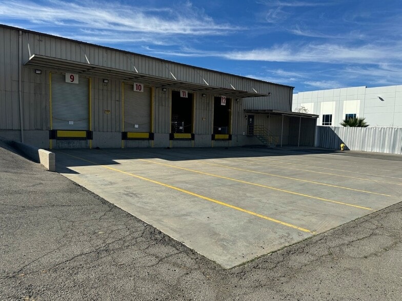 More Photos Of 1400 E Victoria Ave, San Bernardino Warehouse For Lease