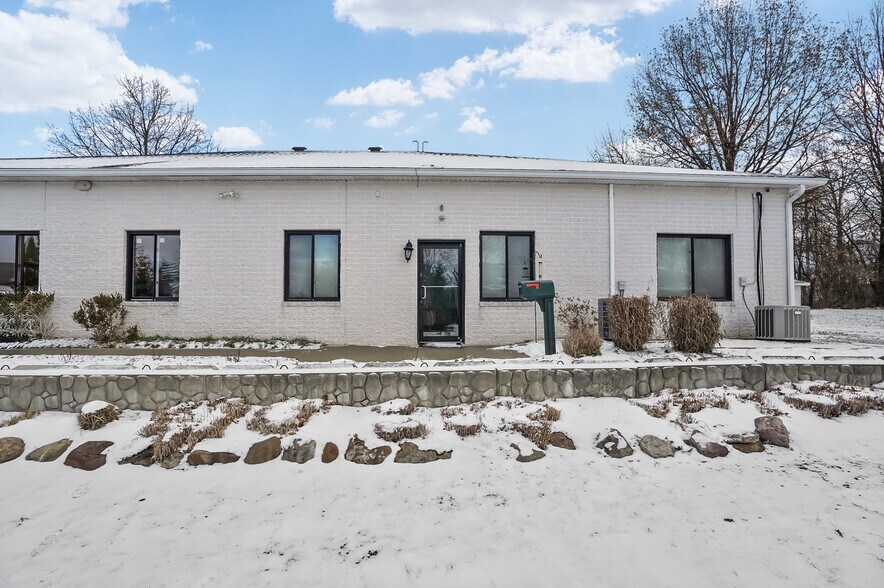 More Photos Of 908 E Waterloo Rd, Akron Medical For Lease