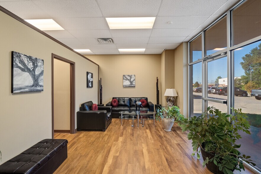 More Photos Of 1288 Sycamore View Rd, Memphis Medical For Sale