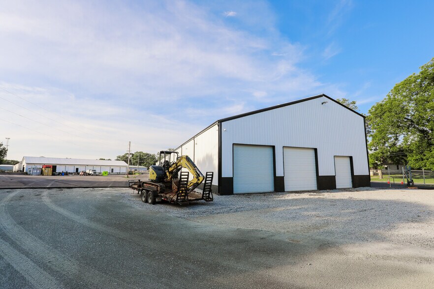 More Photos Of 5 Haynie St, Newnan Warehouse For Lease