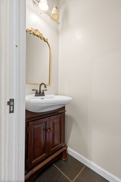 More Photos Of 8519 Chestnut Ave, Bowie Storefront For Sale