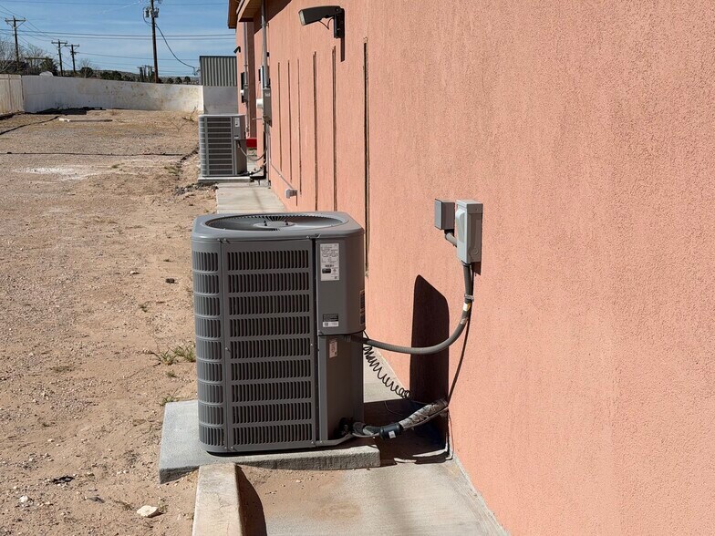 More Photos Of 3701 McNutt Rd, Sunland Park Office For Lease