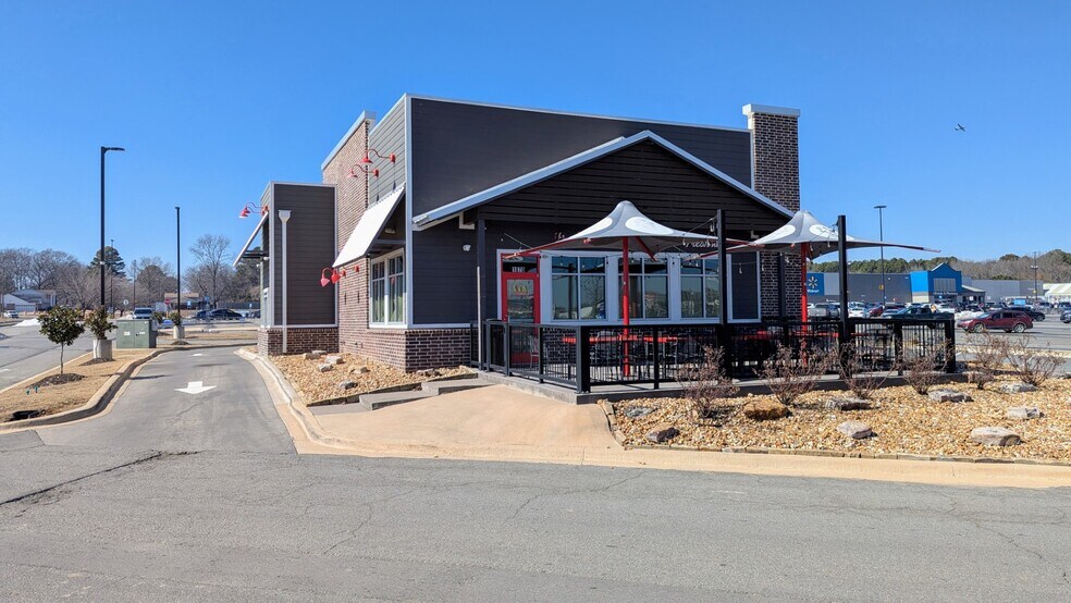 More Photos Of 1870 John Harden Dr, Jacksonville Freestanding For Lease