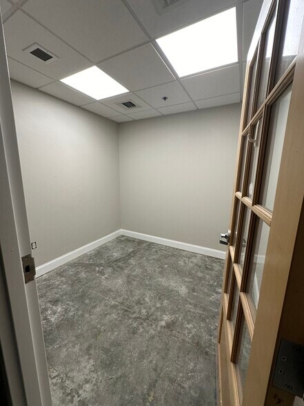 More Photos Of 51 Technology Way, West Greenwich Research And Development For Lease