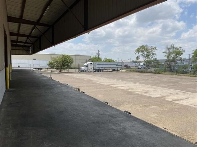 More Photos Of 14202 Atlanta Dr, Laredo Warehouse For Lease