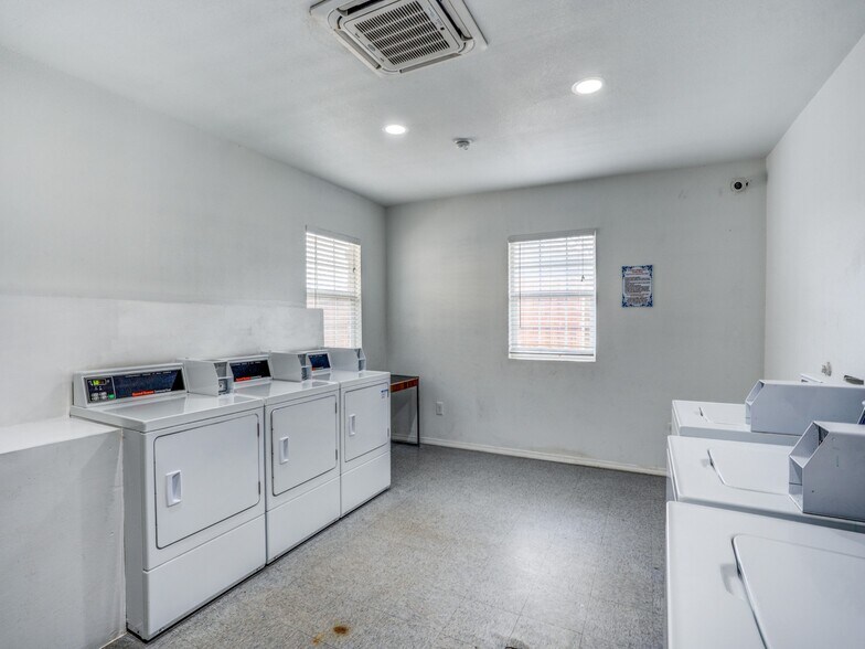 More Photos Of 1221 N Britain Rd, Irving Multifamily For Sale