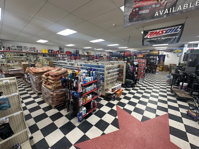 More Photos Of 1017 N Washington St, Ardmore Freestanding For Sale