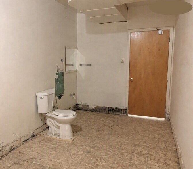 More Photos Of 202 Main Ave S, Twin Falls Coworking Space