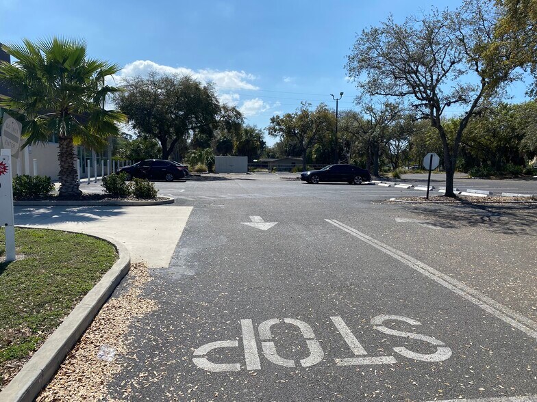More Photos Of 6424 Embassy Blvd, Port Richey Office For Lease