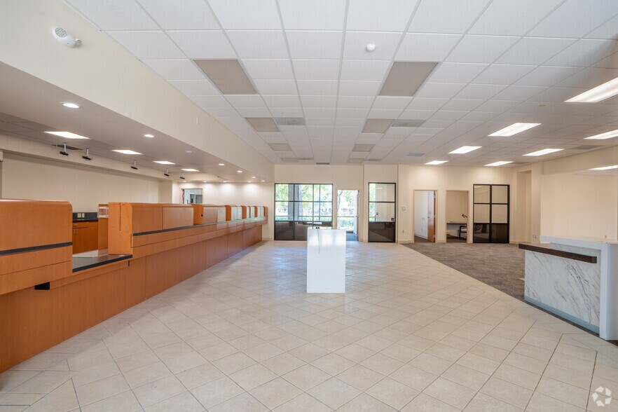 More Photos Of 1000 N Federal Hwy, Boca Raton Bank For Lease