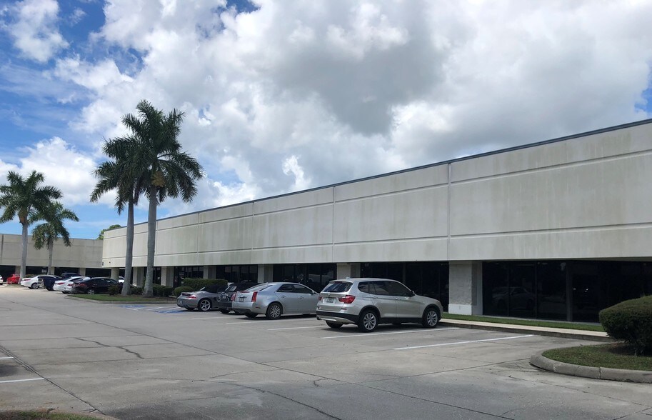 More Photos Of 7602-7644 15th St E, Sarasota Unknown For Lease