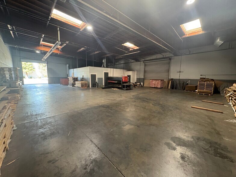 More Photos Of 2216 Cedarvale Dr, Ceres Warehouse For Lease