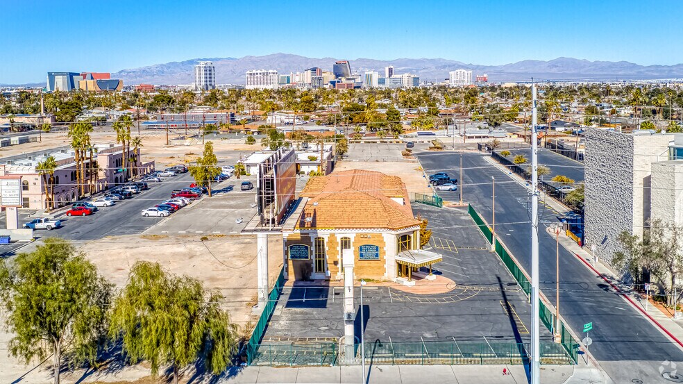 More Photos Of 750 E Sahara Ave, Las Vegas Freestanding For Sale