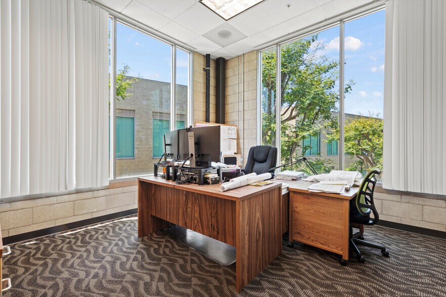 More Photos Of 8911 Research Dr, Irvine Office For Lease