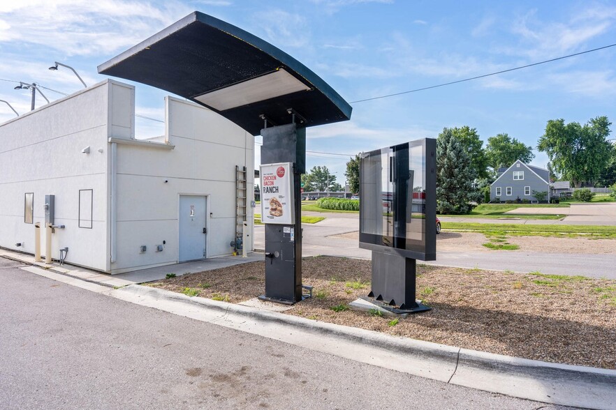 More Photos Of 1803 S Center St, Marshalltown Restaurant For Sale