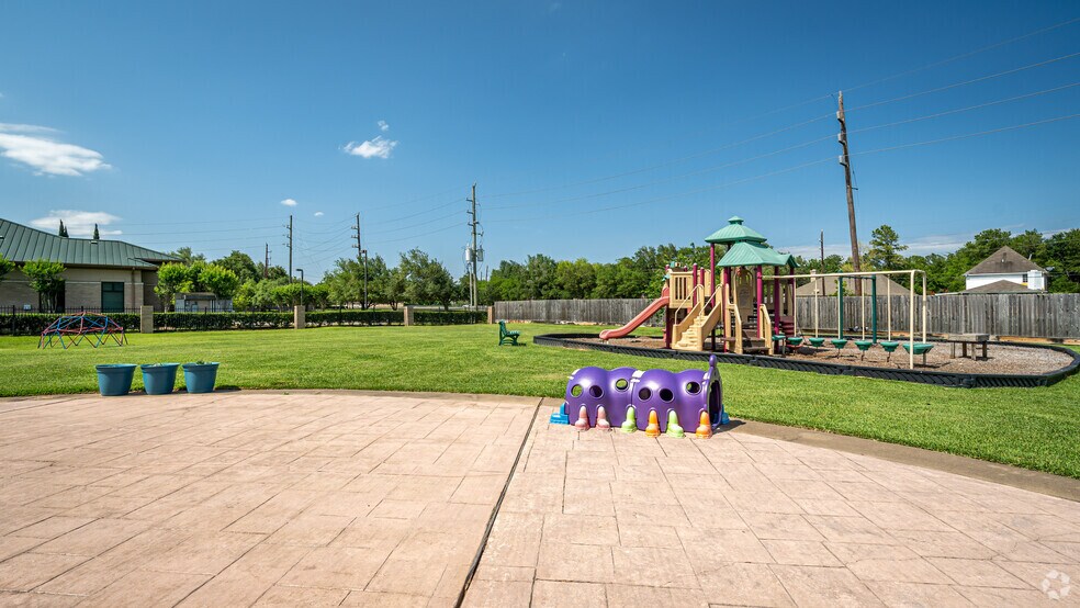 More Photos Of 2553-2555 Cordes Dr, Sugar Land Medical For Sale