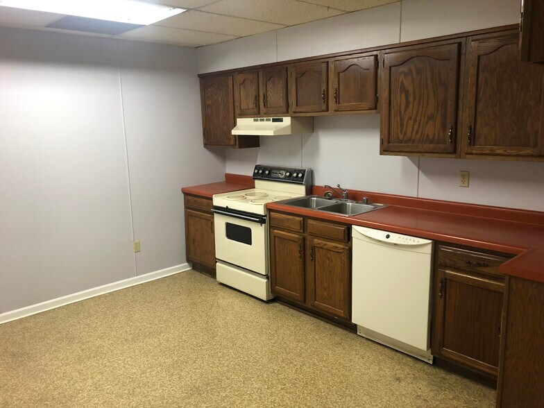 More Photos Of 1106 W 15th St, Hopkinsville Unknown For Lease