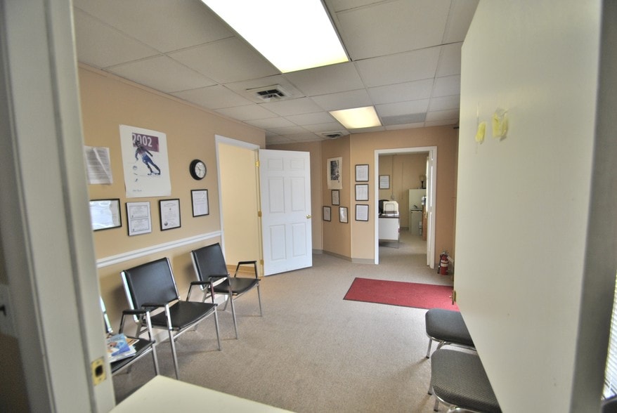 More Photos Of 1700 West Ave, Crossville Office For Lease