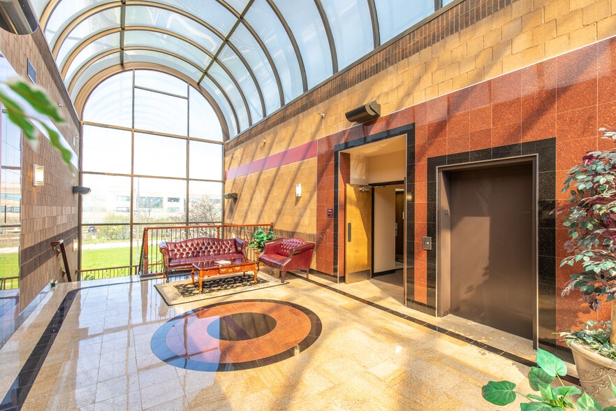 More Photos Of 1979 N Mill St, Naperville Medical For Lease