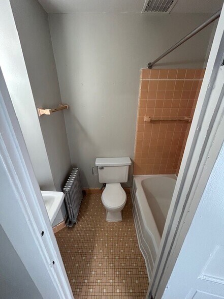 Primary Photo Of 549 Logan St SE, Grand Rapids Apartments For Sale