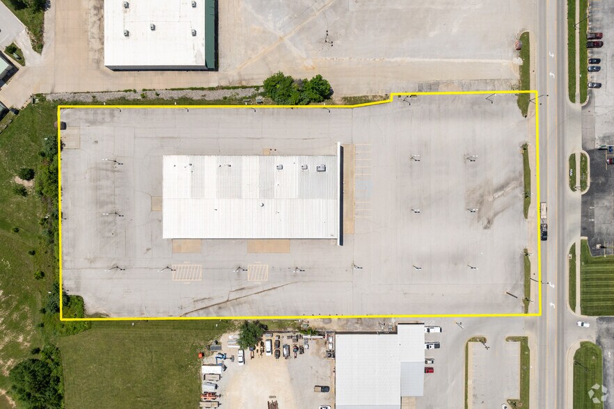 More Photos Of 1202 S Business 54, Fulton Auto Dealership For Sale