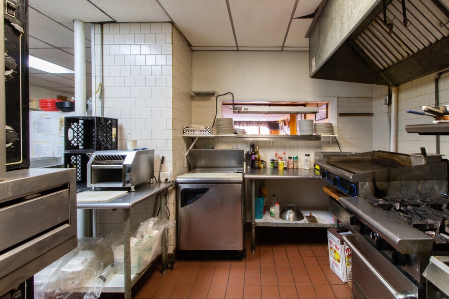 More Photos Of 18 Cross St, Brighton Restaurant For Sale