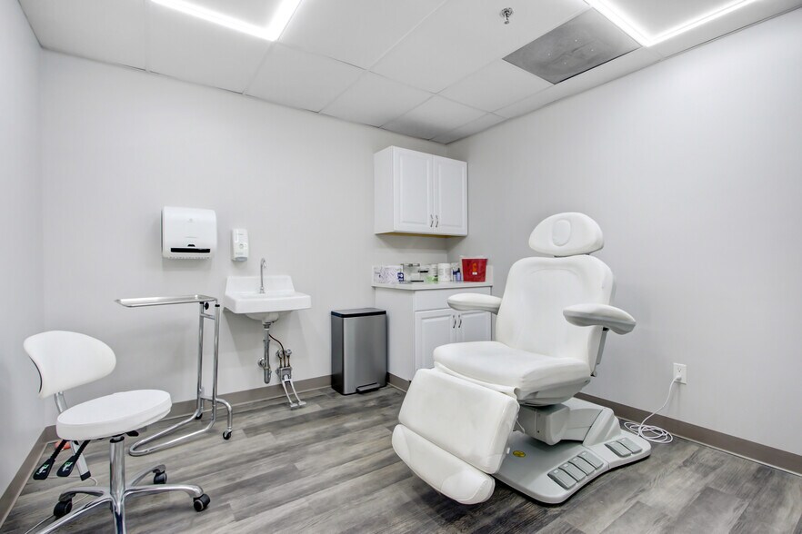 Primary Photo Of 9041 Magnolia Ave, Riverside Medical For Lease