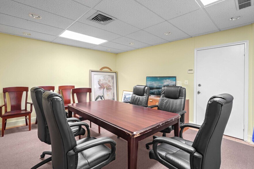 More Photos Of 1420 Prince St, Alexandria Office For Sale