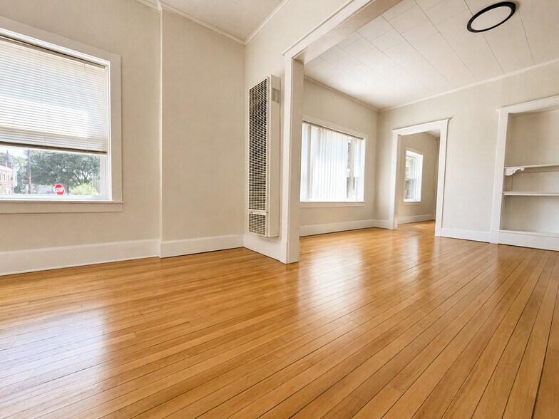More Photos Of 3500 S Artesian Ave, Chicago Apartments For Sale