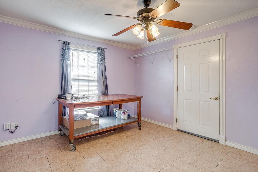 More Photos Of 113 N Tarrant St, Crowley Office For Sale